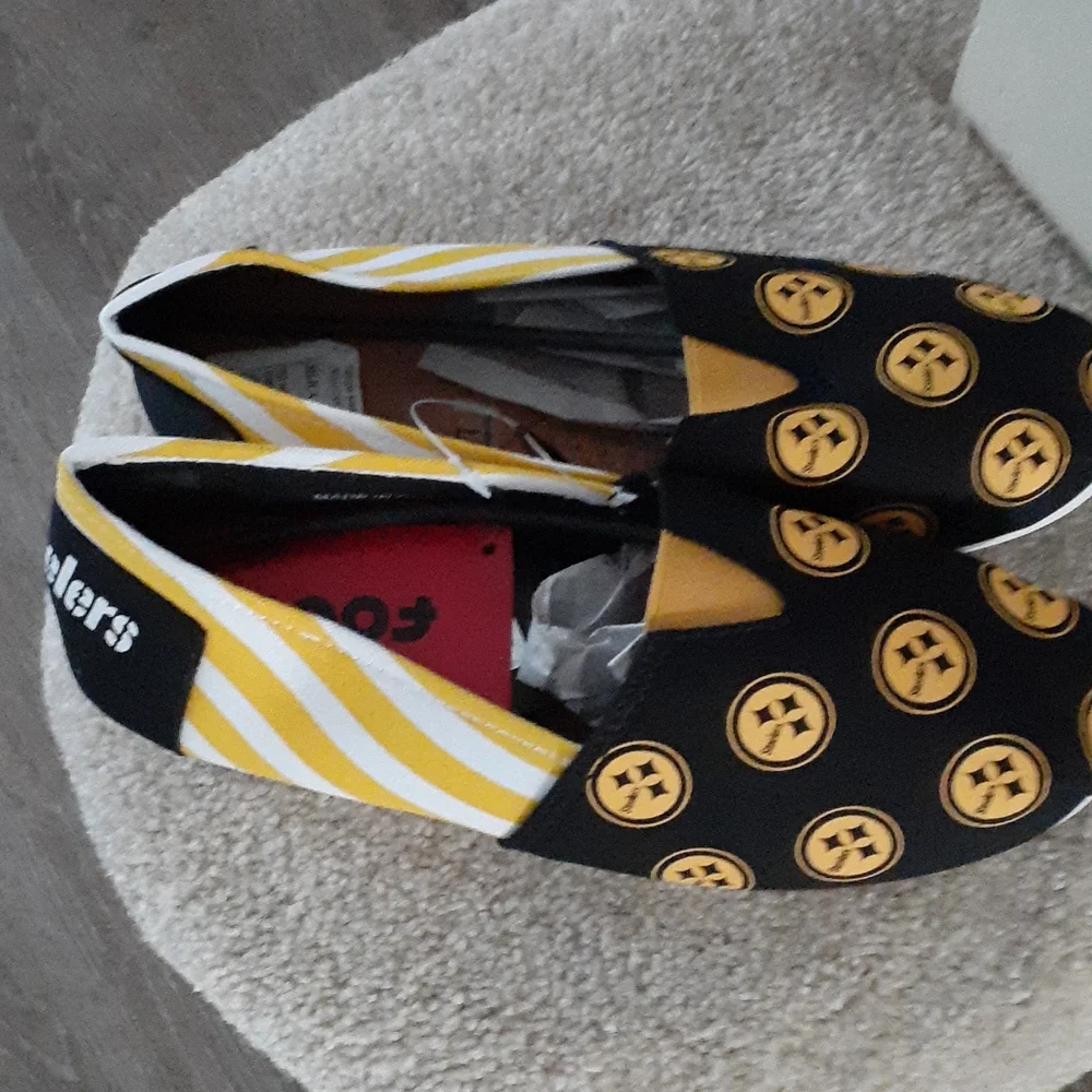 Shoes - Picture 2 of 3